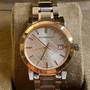 SOLD / Burberry Women Two-Tone Stainless Steel Watch
Swiss Made
Sapphire Crystal